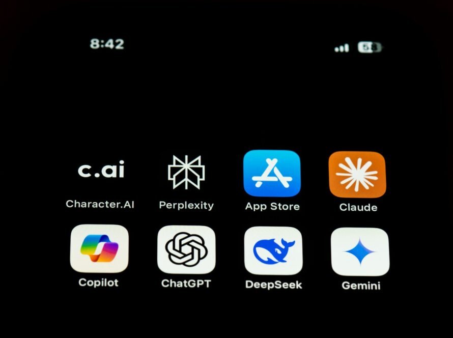 8CLICKS| a screen shot of a phone