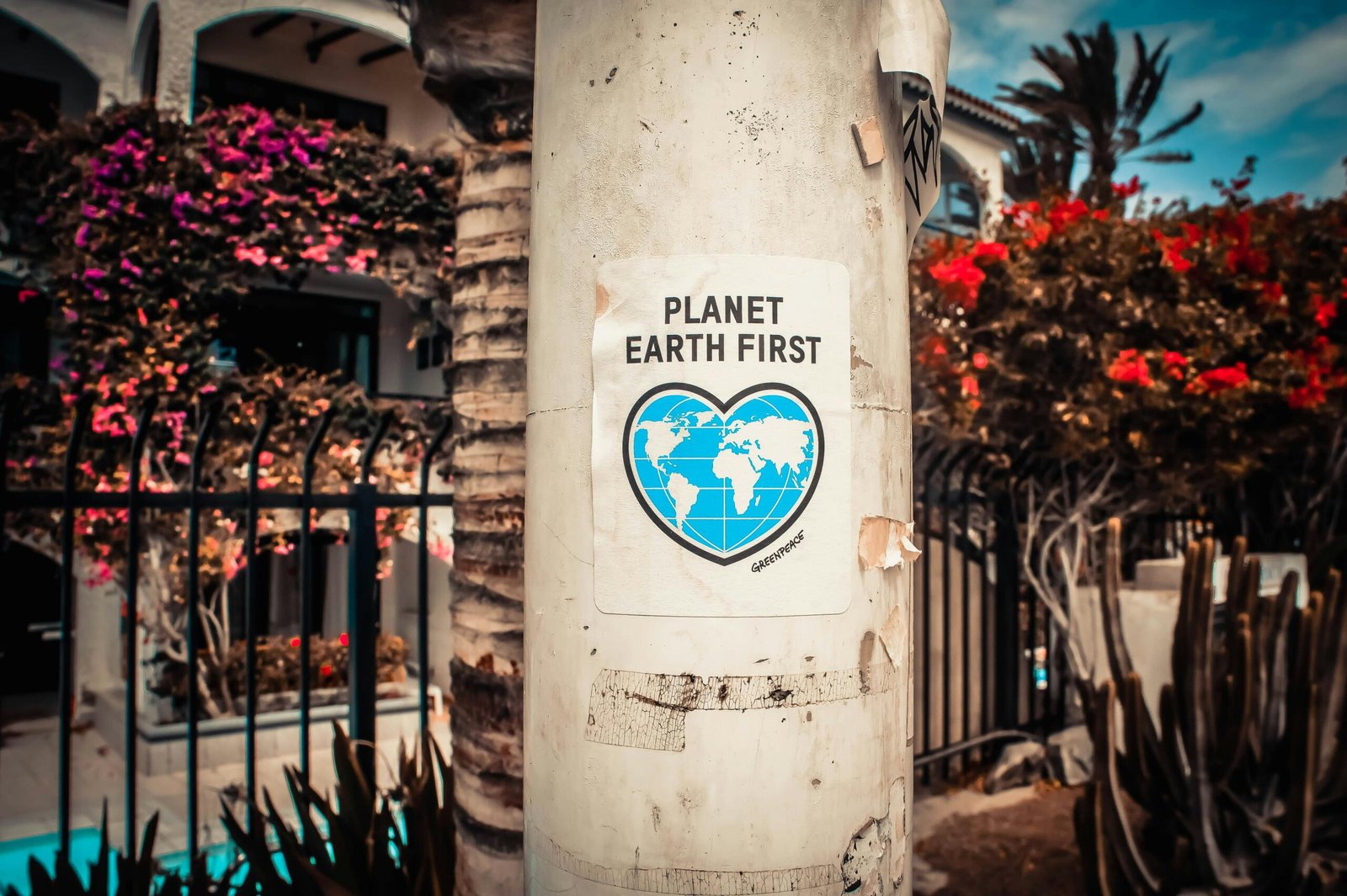 8CLICKS| a sticker on a pole