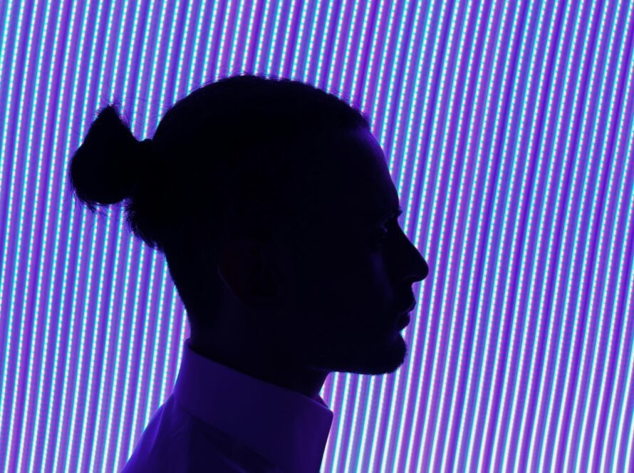 8clicks | led with outline model