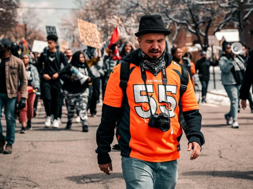 8clicks | man walking
